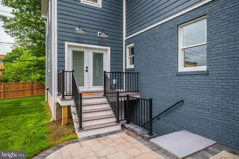 Exterior - 601 Ray Dr, Silver Spring, MD 20910 photo 7 of 10