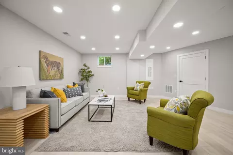 Living - 601 Ray Dr, Silver Spring, MD 20910 photo 6 of 6