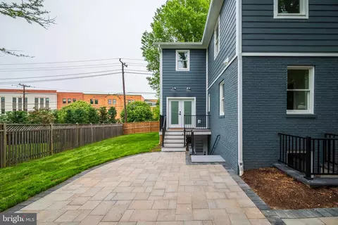 Exterior - 601 Ray Dr, Silver Spring, MD 20910 photo 6 of 10