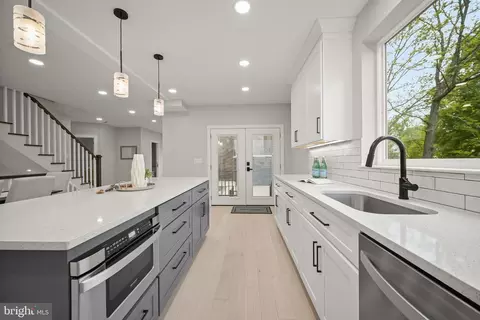 Kitchen - 601 Ray Dr, Silver Spring, MD 20910 photo 4 of 6