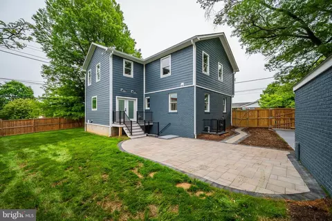 Exterior - 601 Ray Dr, Silver Spring, MD 20910 photo 8 of 10