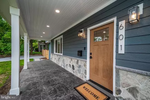 Exterior - 601 Ray Dr, Silver Spring, MD 20910 photo 5 of 10
