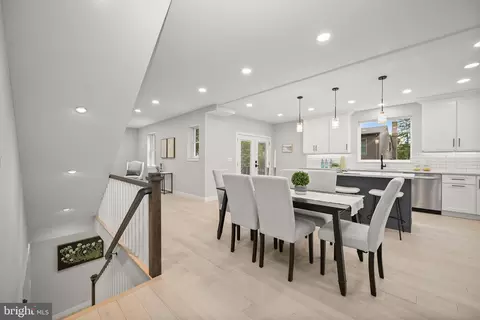 Entry Way - 601 Ray Dr, Silver Spring, MD 20910 photo 11 of 13