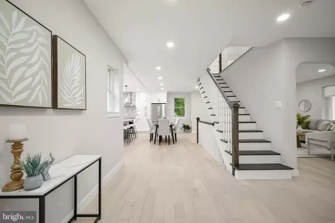 Entry Way - 601 Ray Dr, Silver Spring, MD 20910 photo 7 of 13