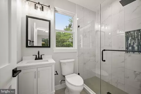 Bath - 601 Ray Dr, Silver Spring, MD 20910 photo 5 of 6