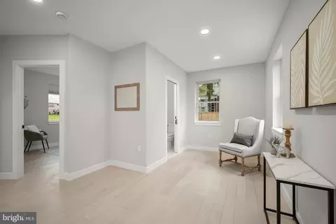 Entry Way - 601 Ray Dr, Silver Spring, MD 20910 photo 6 of 13