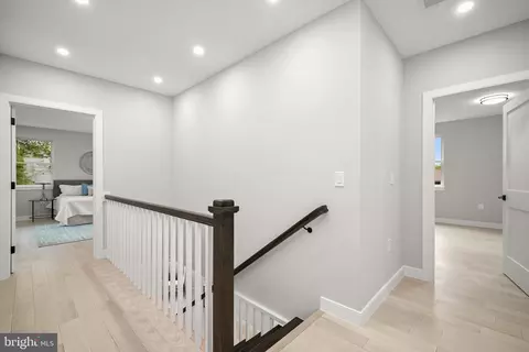 Entry Way - 601 Ray Dr, Silver Spring, MD 20910 photo 9 of 13