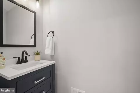Bath - 601 Ray Dr, Silver Spring, MD 20910 photo 1 of 6
