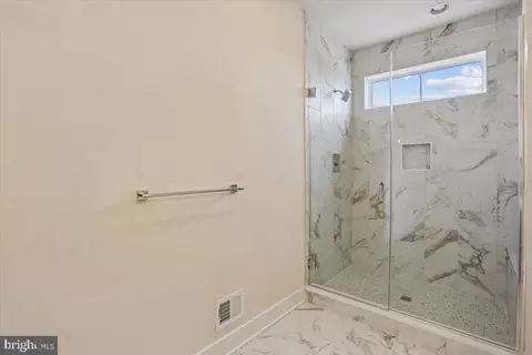 Entry Way - 102 Allen Ln, Poolesville, MD 20837 photo 14 of 18