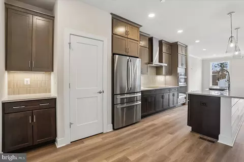 Entry Way - 102 Allen Ln, Poolesville, MD 20837 photo 6 of 18