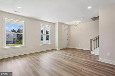 Living - 102 Allen Ln, Poolesville, MD 20837 photo 1 of 5