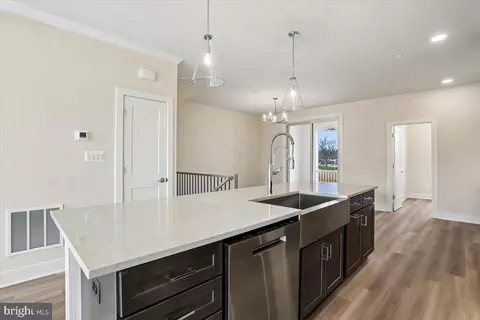 Entry Way - 102 Allen Ln, Poolesville, MD 20837 photo 9 of 18