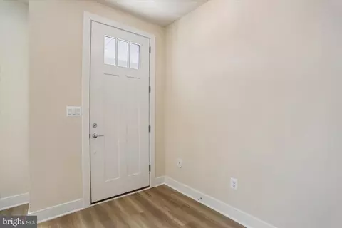 Entry Way - 102 Allen Ln, Poolesville, MD 20837 photo 1 of 18