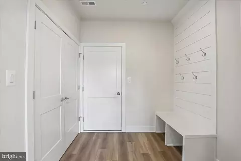 Entry Way - 102 Allen Ln, Poolesville, MD 20837 photo 3 of 18