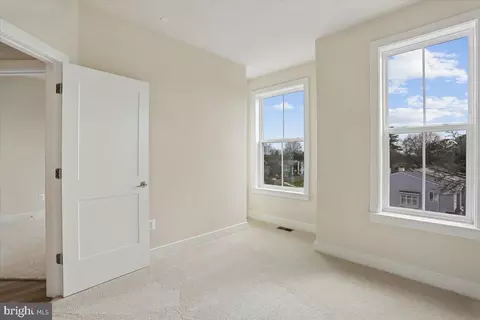 Bedroom - 102 Allen Ln, Poolesville, MD 20837 photo 5 of 6