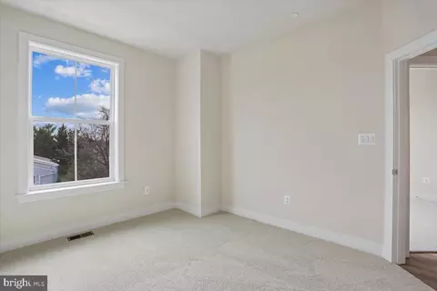 Bedroom - 102 Allen Ln, Poolesville, MD 20837 photo 3 of 6