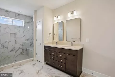 Entry Way - 102 Allen Ln, Poolesville, MD 20837 photo 13 of 18