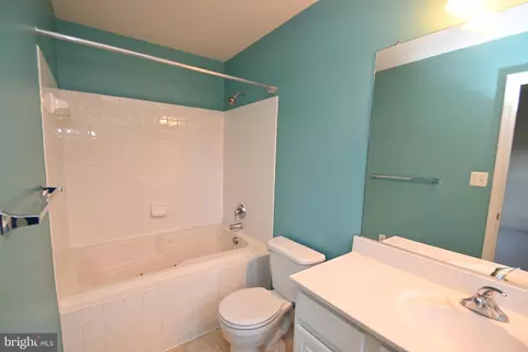 Bath - 2133 Clark Pl, Silver Spring, MD 20902 photo 4 of 4