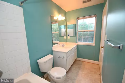 Bath - 2133 Clark Pl, Silver Spring, MD 20902 photo 2 of 4