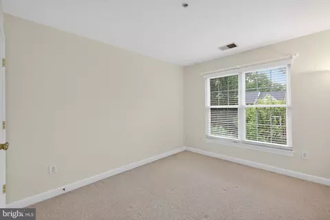Bedroom - 2015 Wheaton Haven Ct W, Silver Spring, MD 20902 photo 3 of 5