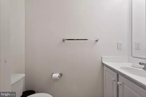 Bath - 2015 Wheaton Haven Ct W, Silver Spring, MD 20902 photo 3 of 3