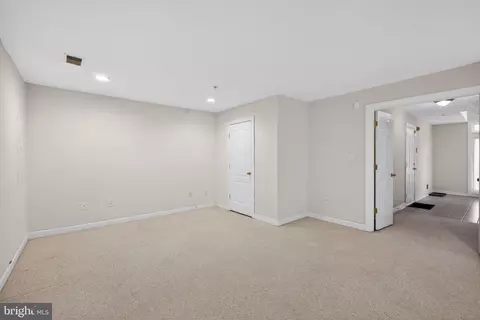 Living - 2015 Wheaton Haven Ct W, Silver Spring, MD 20902 photo 4 of 6