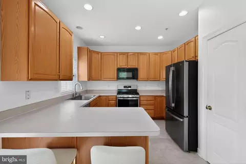 Kitchen - 2015 Wheaton Haven Ct W, Silver Spring, MD 20902 photo 2 of 2