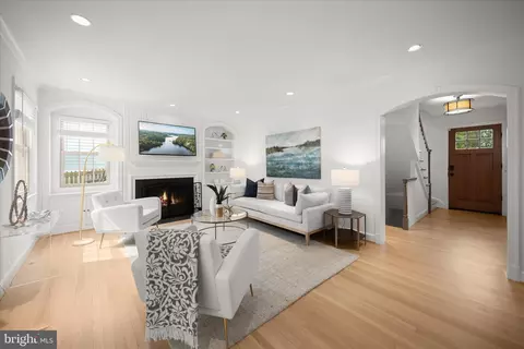 Living - 10318 Parkman Rd, Silver Spring, MD 20903 photo 2 of 4