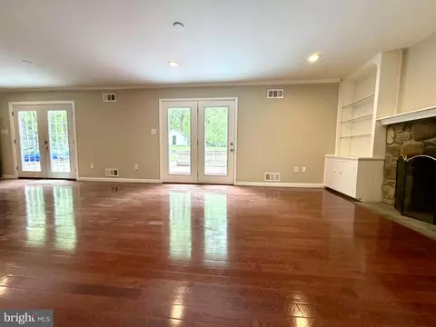 Living - 13608 Creekside, Silver Spring, MD 20904 photo 10 of 14