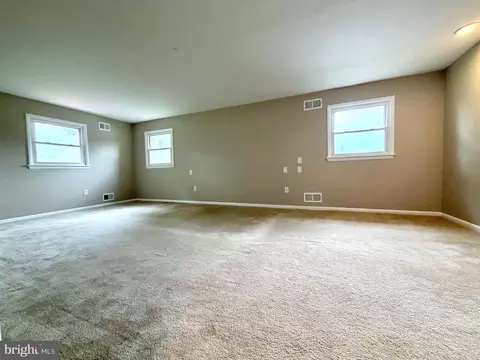 Living - 13608 Creekside, Silver Spring, MD 20904 photo 13 of 14