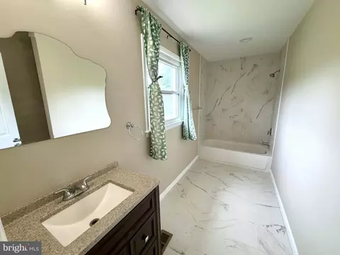 Bath - 13608 Creekside, Silver Spring, MD 20904 photo 1 of 4