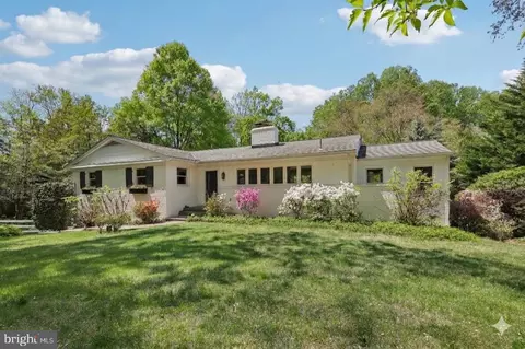 Exterior - 10410 Gary Rd, Potomac, MD 20854 photo 16 of 18