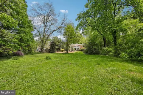 Exterior - 10410 Gary Rd, Potomac, MD 20854 photo 14 of 18