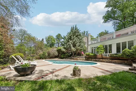 Exterior - 10410 Gary Rd, Potomac, MD 20854 photo 10 of 18