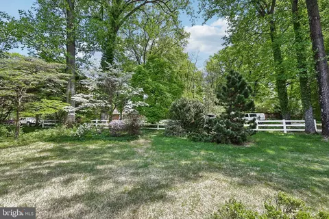 Exterior - 10410 Gary Rd, Potomac, MD 20854 photo 13 of 18