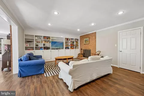 Living - 10410 Gary Rd, Potomac, MD 20854 photo 6 of 6