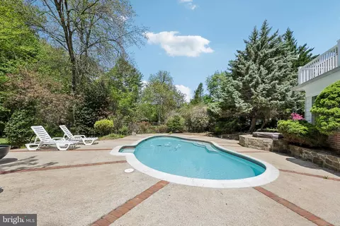 Exterior - 10410 Gary Rd, Potomac, MD 20854 photo 8 of 18