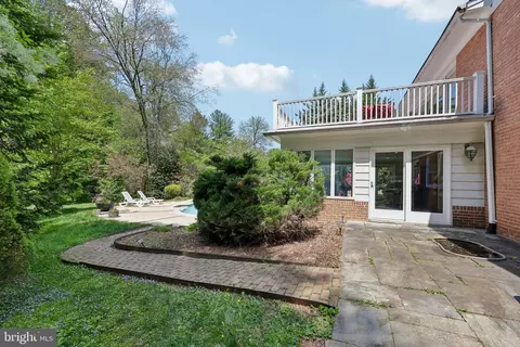 Exterior - 10410 Gary Rd, Potomac, MD 20854 photo 9 of 18
