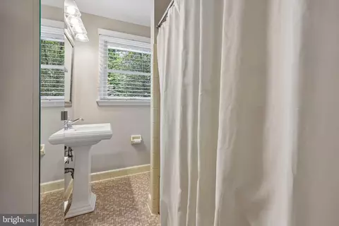 Bath - 10410 Gary Rd, Potomac, MD 20854 photo 3 of 5