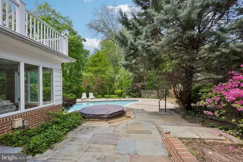 Exterior - 10410 Gary Rd, Potomac, MD 20854 photo 12 of 18