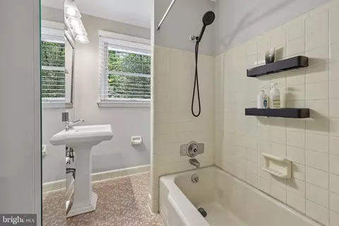 Bath - 10410 Gary Rd, Potomac, MD 20854 photo 4 of 5