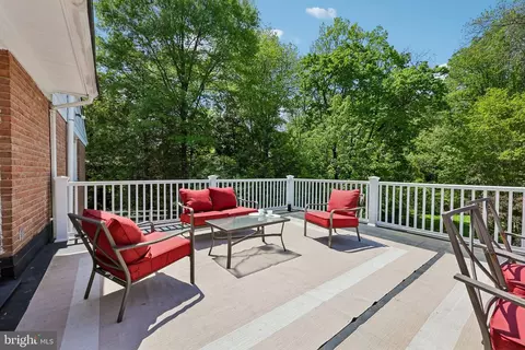 Exterior - 10410 Gary Rd, Potomac, MD 20854 photo 6 of 18