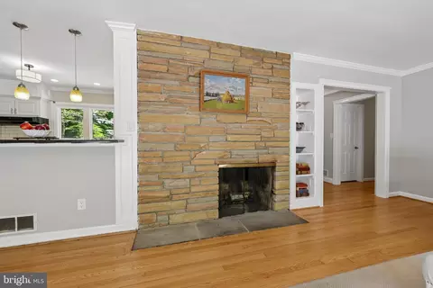 Living - 10410 Gary Rd, Potomac, MD 20854 photo 2 of 6