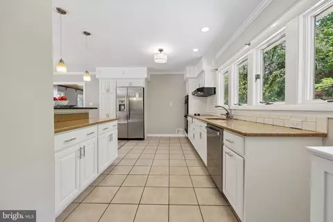 Kitchen - 10410 Gary Rd, Potomac, MD 20854 photo 2 of 4