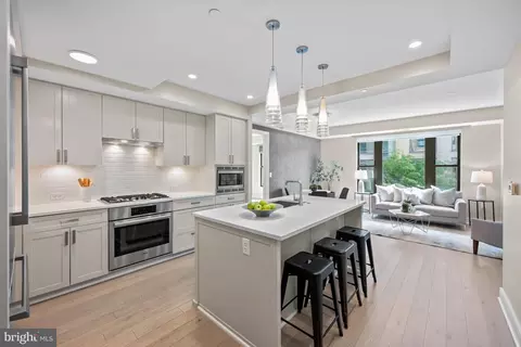 8302 Woodmont Ave #305, Bethesda, MD 20814