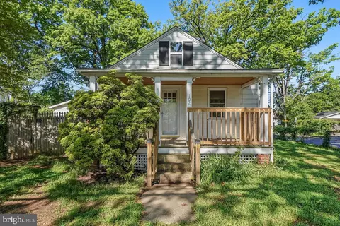 102 N Horners Ln, Rockville, MD 20850