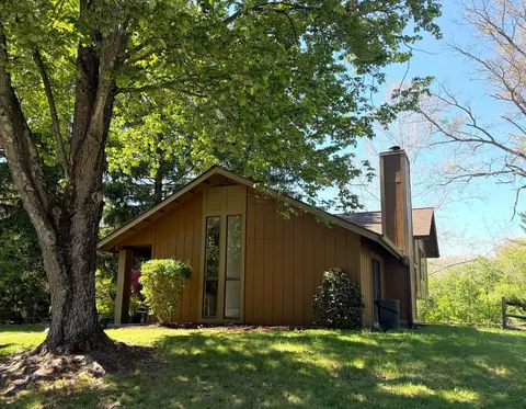 10704 Wayridge Dr, Montgomery Village, MD 20886