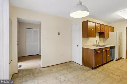 Entry Way - 10721 Deborah Dr, Potomac, MD 20854 photo 2 of 3