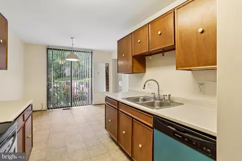 Kitchen - 10721 Deborah Dr, Potomac, MD 20854 photo 4 of 4