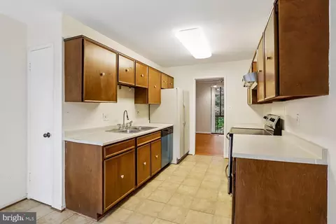 Kitchen - 10721 Deborah Dr, Potomac, MD 20854 photo 2 of 4